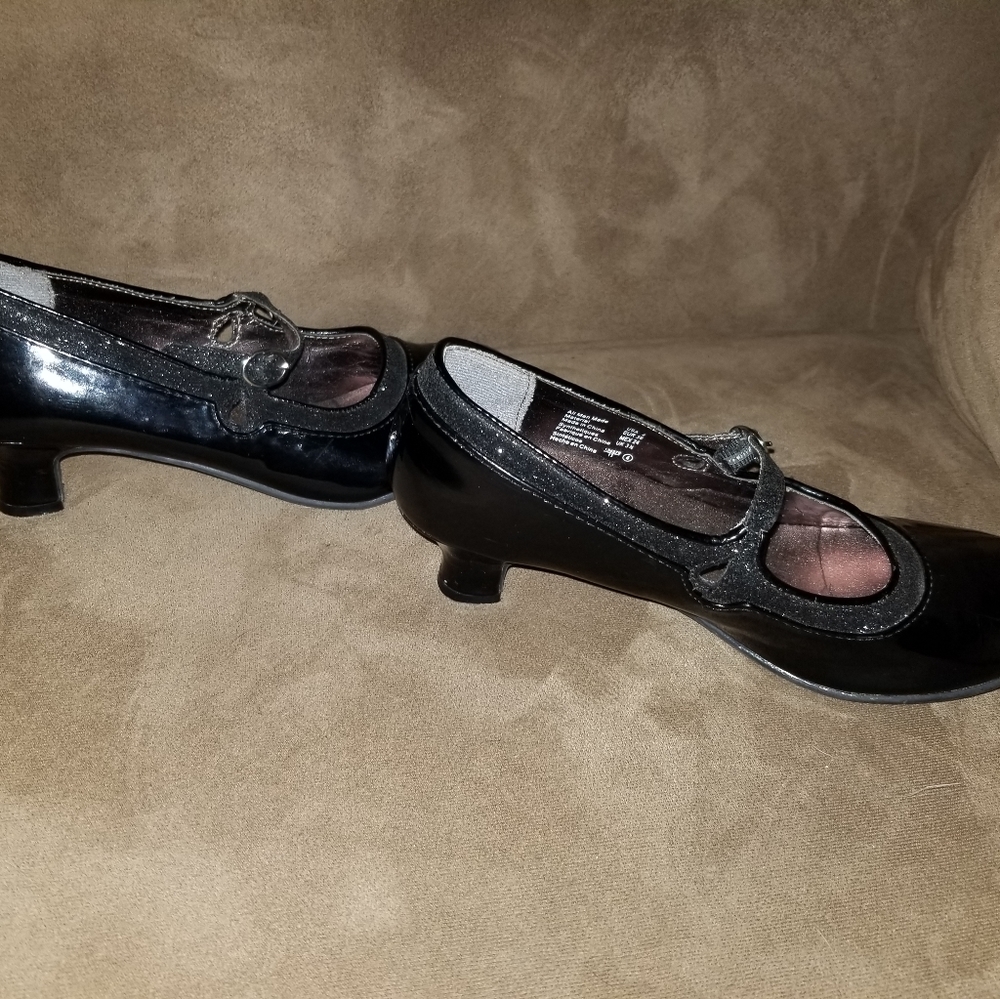 Heels - Picture 3 of 3